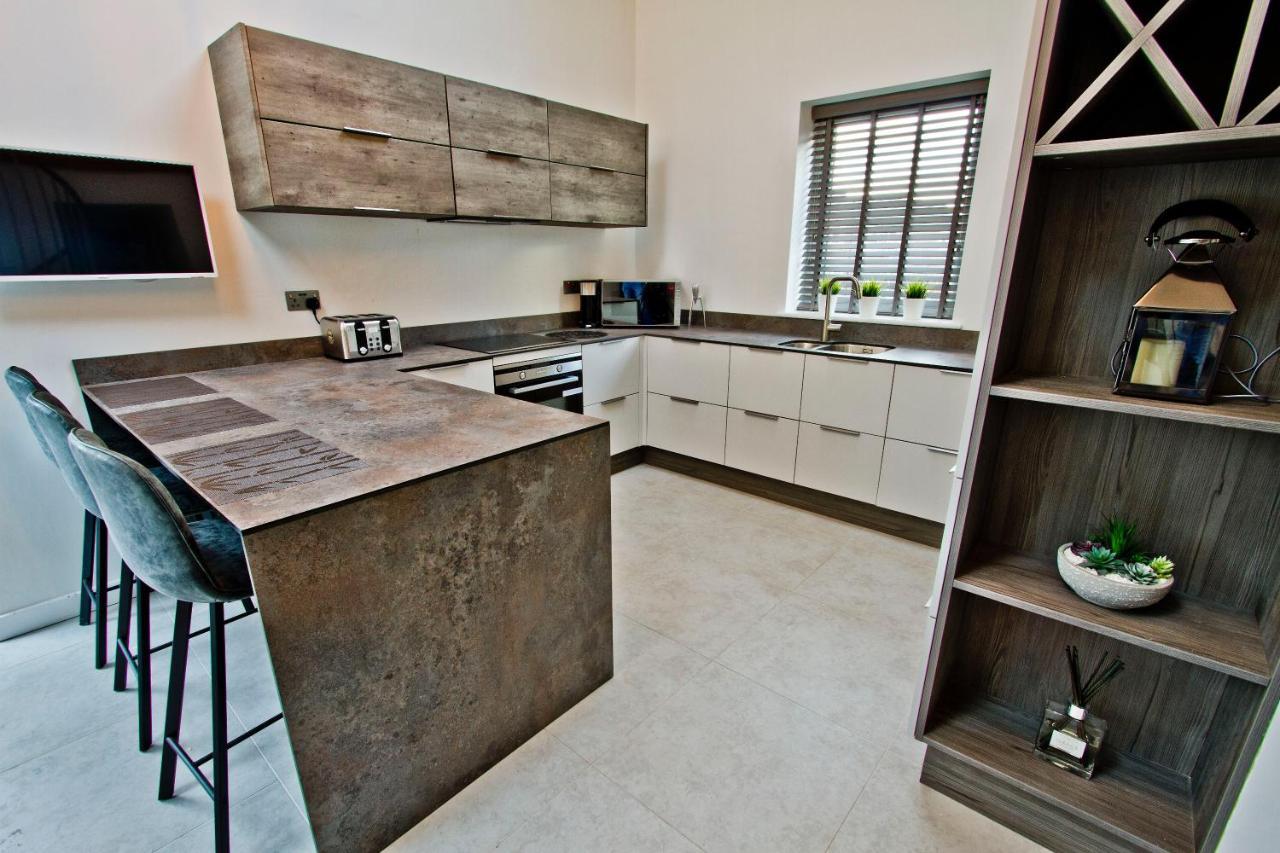 Contemporary 2 Bedroom Eco With A Twist * Marton-in-Cleveland