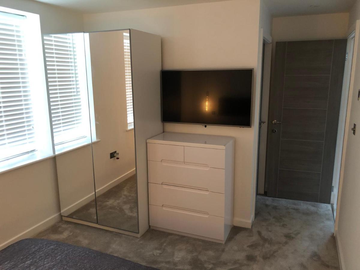 Contemporary 2 Bedroom Eco With A Twist * Marton-in-Cleveland