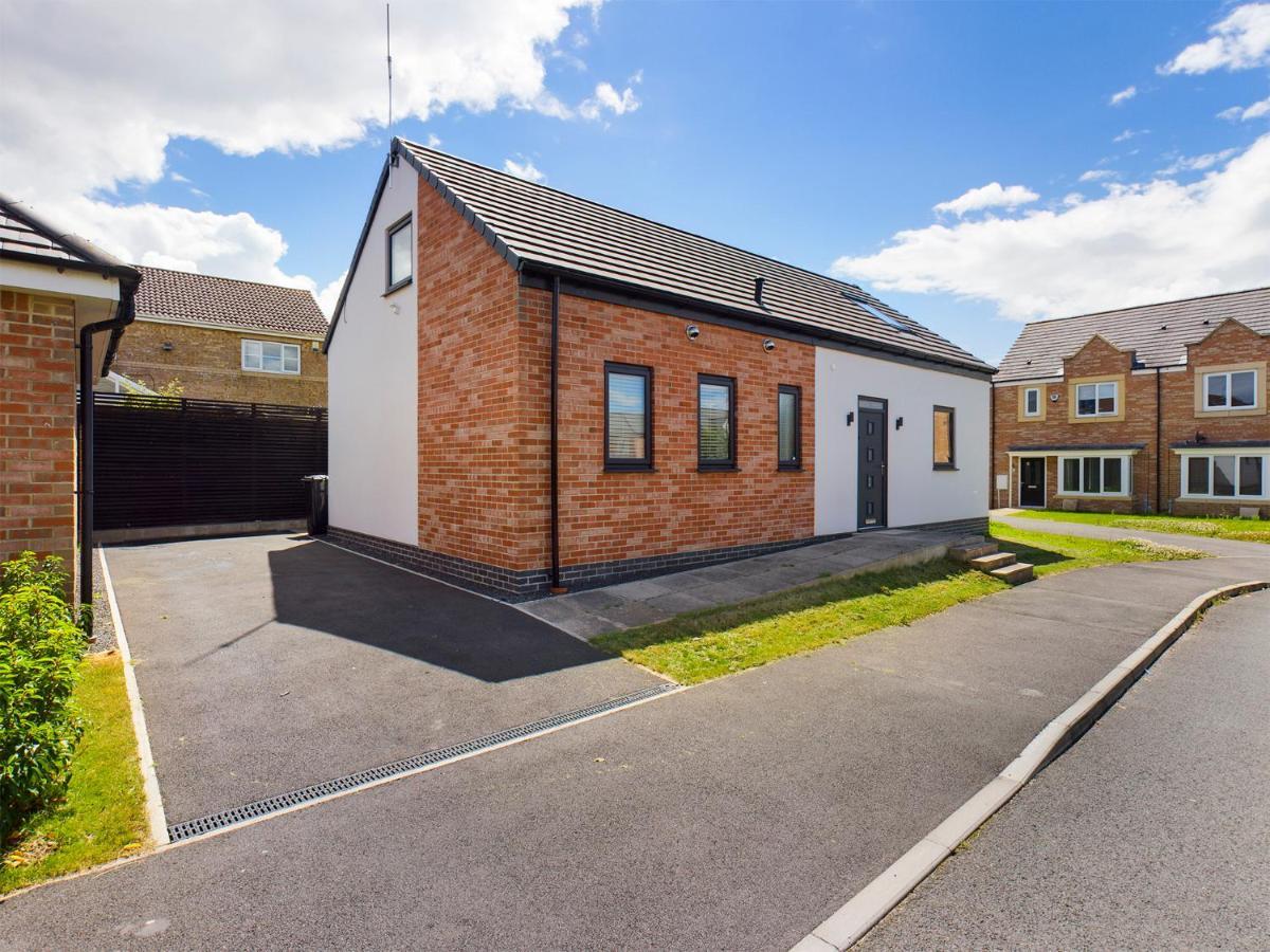 Contemporary 2 Bedroom Eco With A Twist Holiday home Marton-in-Cleveland